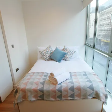 Kent House Apartment *